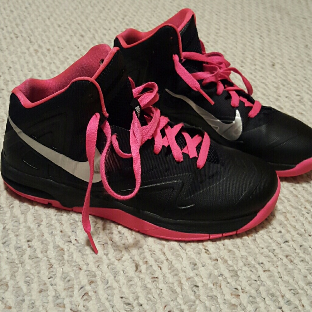 Nike Women's Black and Pink Athletic Basketball Shoes